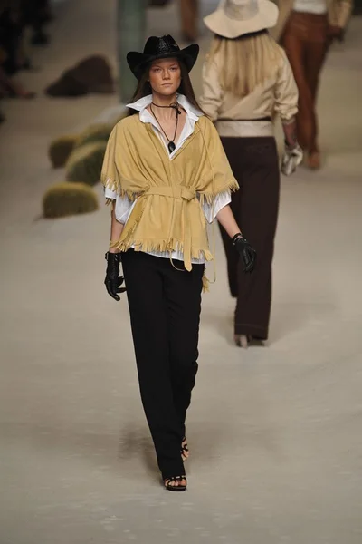 Look 9